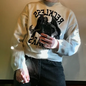 Reckless Schoolars - Reckless Schoolars sweater. den har en cropped boxy fit! Super skön och snygg. Den är använd men inga fläckor eller hål!
