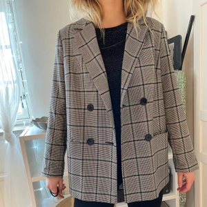 Kavaj från Lindex 🤍 ‼️ NEDSATT PRIS ‼️ - Kavaj i fint skick, oversized i modellen! 