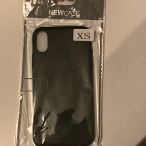 Mobilskal till iphone xs  - Mobilskal till iphone xs. Svart. 10kr. Köparen står för frakten:)
