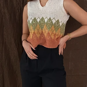 Stickad väst - Den är köpt secondhand men känns som ny