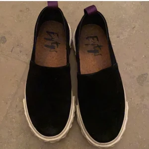 Eytys skor - Så fina eytys, knappt använda så jättebra skick💕 säljer för att de inte kommer till användning, nypris 1800kr💕kan mötas i Stockholm eller fraktar💕