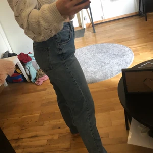 Mom jeans - W30 L32. Säljer då de är för stora, skulle säga att de passar M/L. Snygga och i bra skick