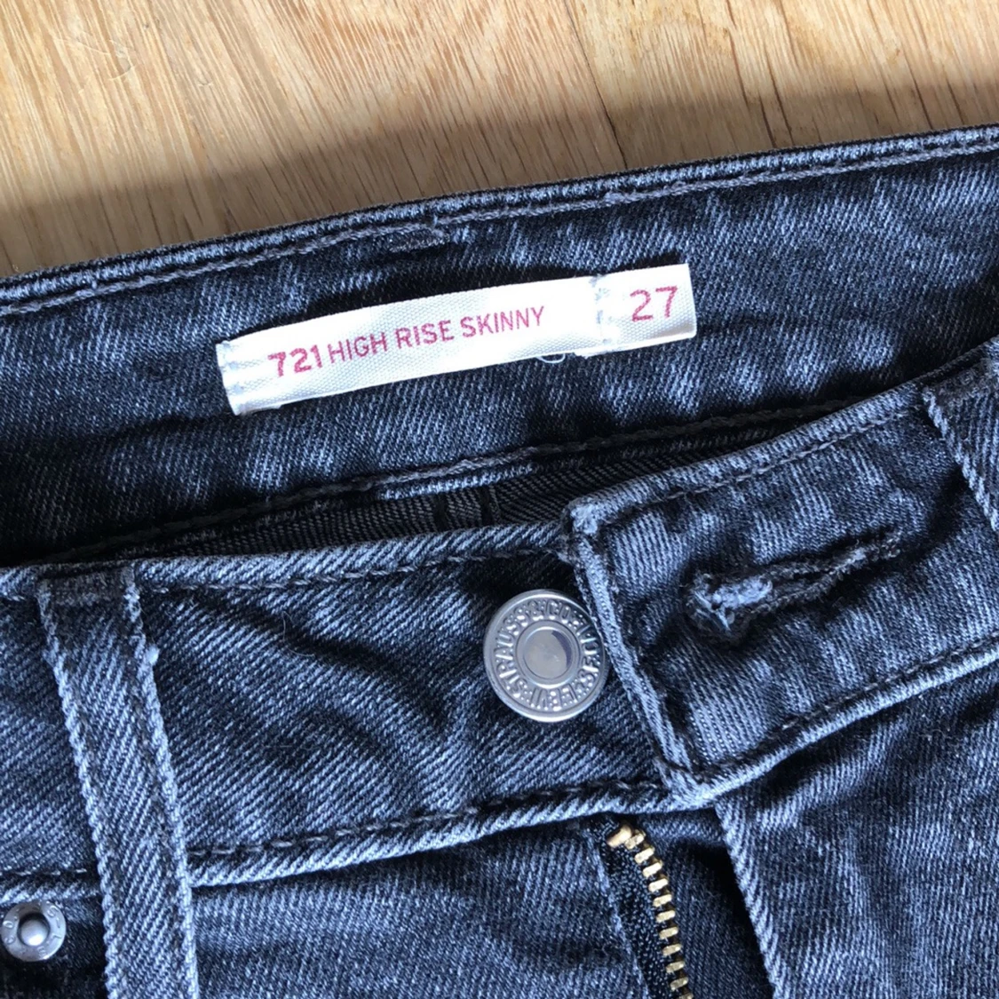 Levis jeans nästintill oanvända  - 90