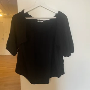 Blus - Knappt använd!