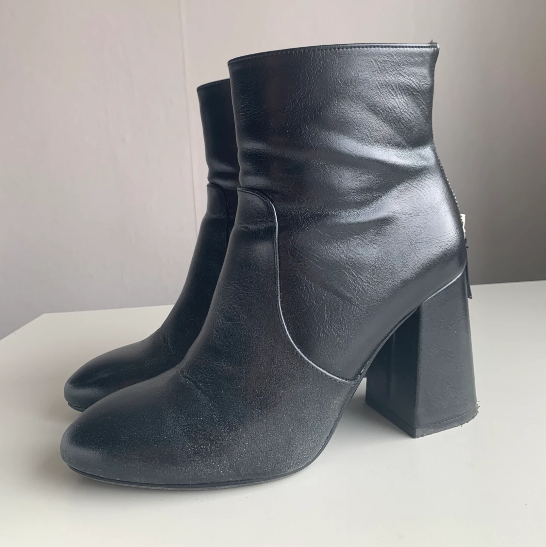 Högklackade boots - 91