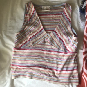 Y2k linne - Jätte gulligt linne köparen står för frakten ! Det står storlek 0 i linnet skulle säga att den passar s/m ish 😽