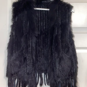 Pälsväst - Pälsväst i äkta päls. Passar 34/36