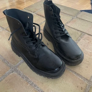 Chunky boots  - Skitballa skor. Funkar till allt, endast använda fåtal gånger!
