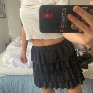 Super snygg volang kjol  - Så fin volang kjol från zara