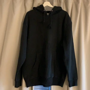 Lager 157 hoodie - Oversize svart hoodie med stor luva