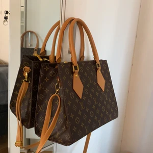 Louise Vuitton väska  - Louise Vuitton väska i fint skick! 