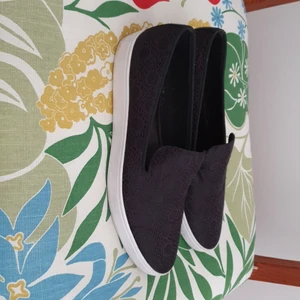 Vagabond sommarskor stlk 39 - Ormmönster med cirklar. Normal i passform, ej för dig med breda fötter. 