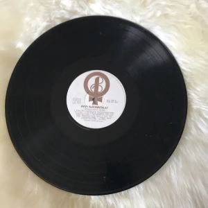 Två vinylskivor säljes!  - Säljer två vinylskivor