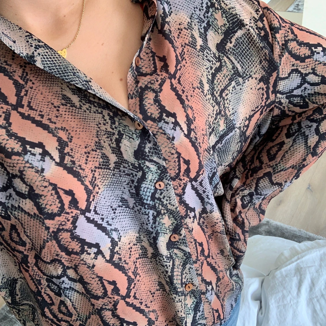 Ormskinnsmönstrad blus - 91