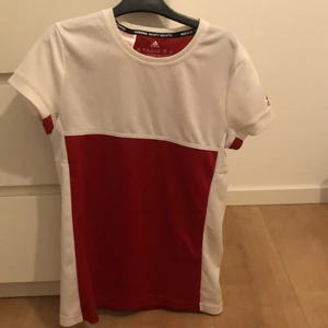 Adidas t-shirt - Adidas t-shirt sitter jätte fint på