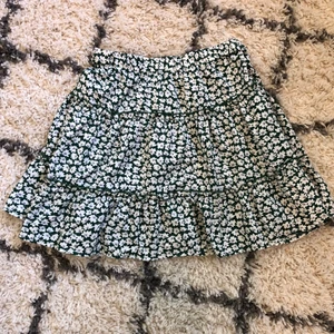 Kjol - Säljer denna kjol för 100 kr💕 köpte den för cirka 1 år sedan! Den är i väldigt bra skick😍 hör av er om ni vill köpa