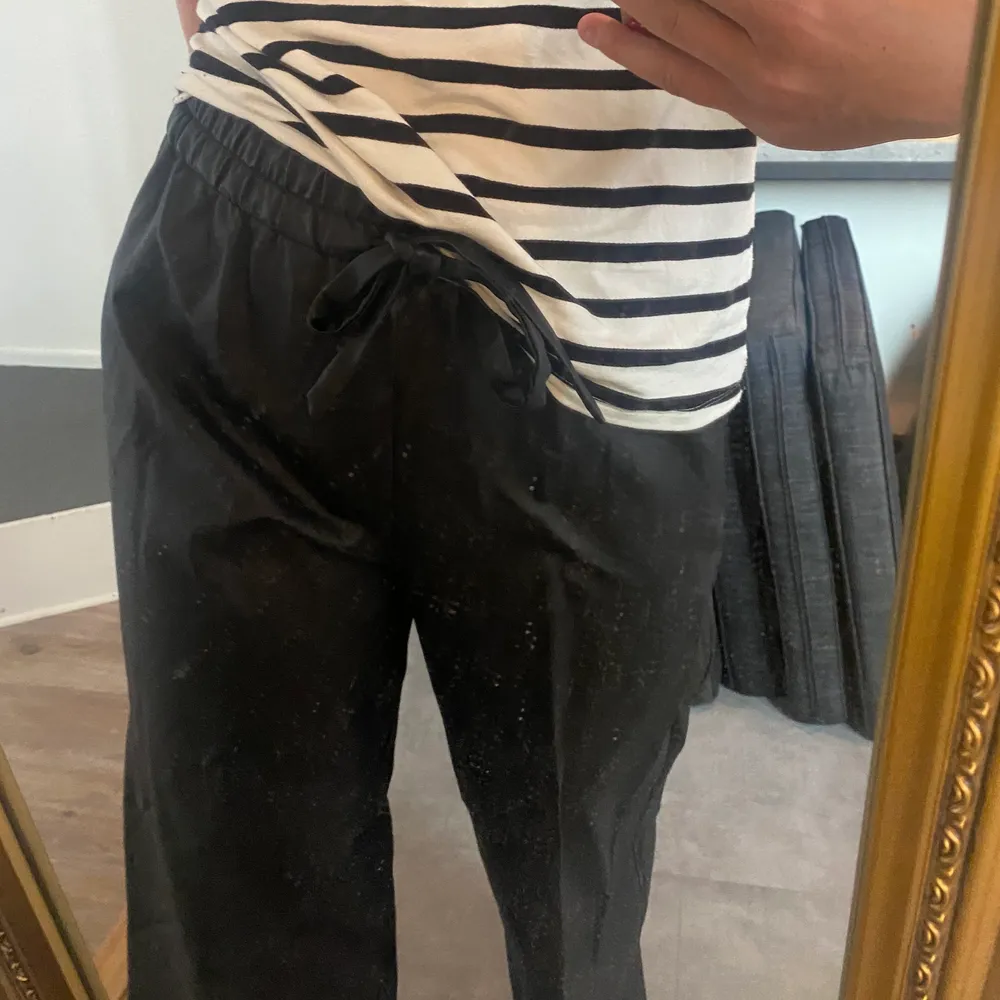 raka skinnbyxor från zara. aldrig använt dom. nypris 399:- ❣️. Jeans & Byxor.