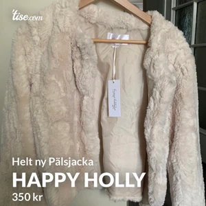 Helt ny pälsjacka  - Helt ny pälsjacka ( inte äkta päls ) från Happy Holly storlek M. Helt otrolig mysig päls!! Fin till hösten/ kallare sommar kvällar! Nypris 1000kr