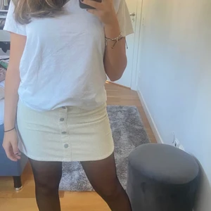 Kjol - Helt oanvänd kjol, med prislapp kvar!!