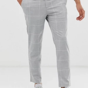 Bershka chinos - Chinos från bershka, skinny cropped fit. Storlek (US 30) 30 längd 30 bredd.