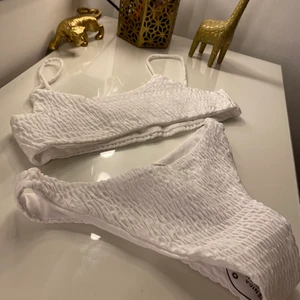 Bikini - Helt oanvänd bikini från shein. Storlek M men är lite mindre i storleken. 