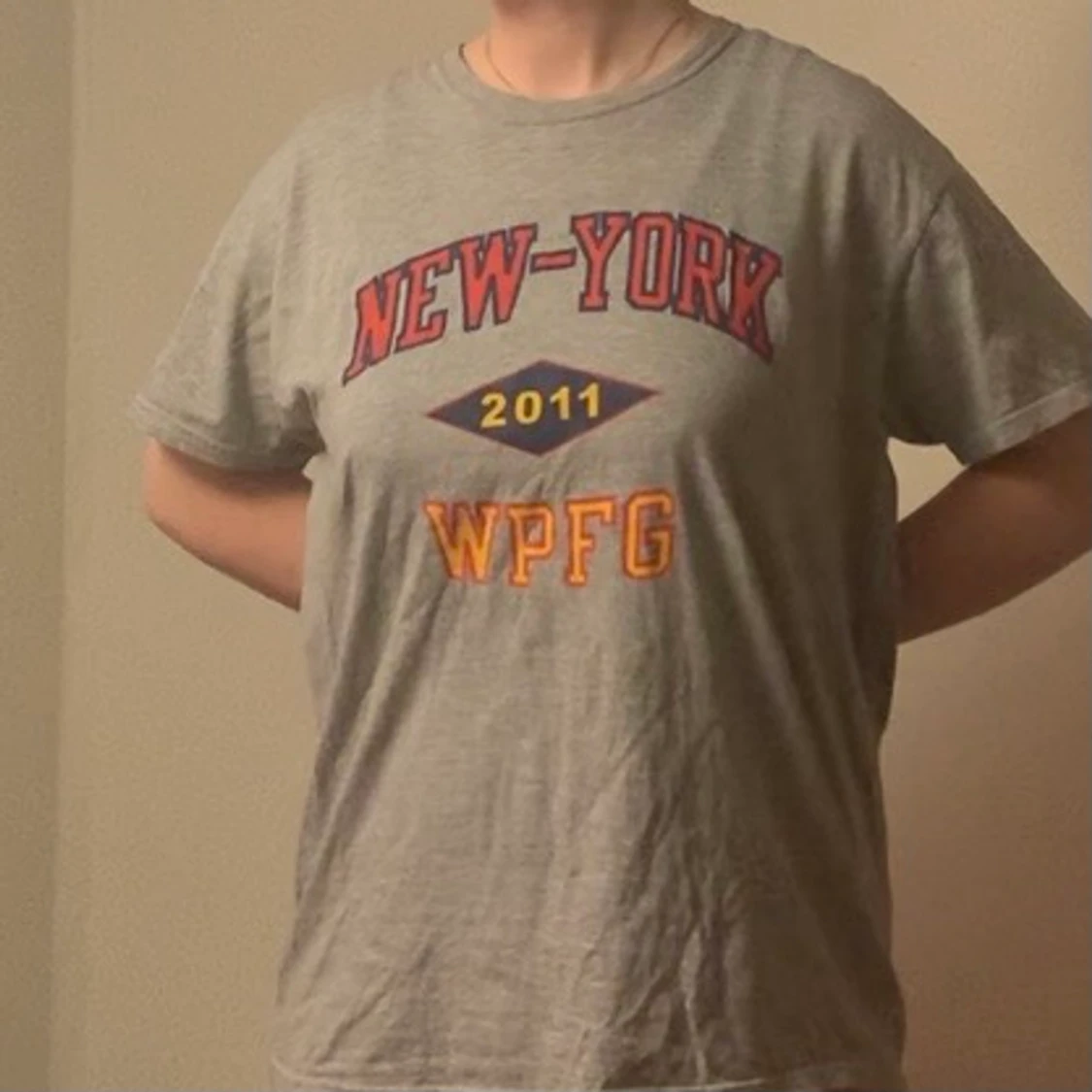 Grå t shirt med tryck - 90