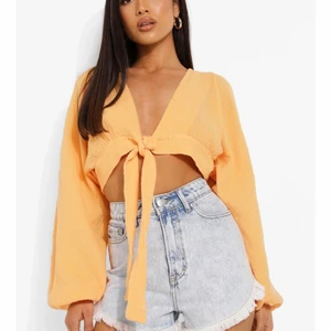 Long Sleeve Peache Top - Long Sleeve top i en fin färg. Aldrig använd. Knyts så som man vill att den sitter. Frakt inräknat i priset💛