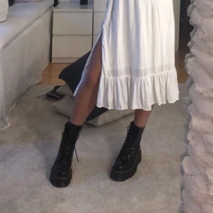 Dr martens kängor/boots - Säljer nu mina coola dr martens!! Man kan ha de till allt och de är verkligen i topp skick! Köptes för 2 300 kr💞 har box kvar.