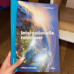 Internationella relationer bok - Dm för intresse 