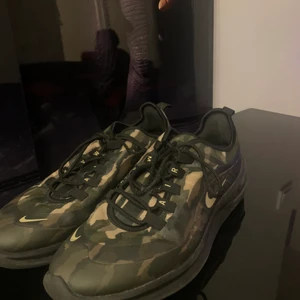 Köpt för 2000 säljs för 1000 - Har används för ett par gånger men skorna är rena och i bra skick🙂