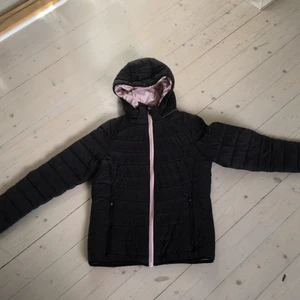 Everest höst/ vinterjacka - 158/164, fin figursydd passform, tunn vaddering