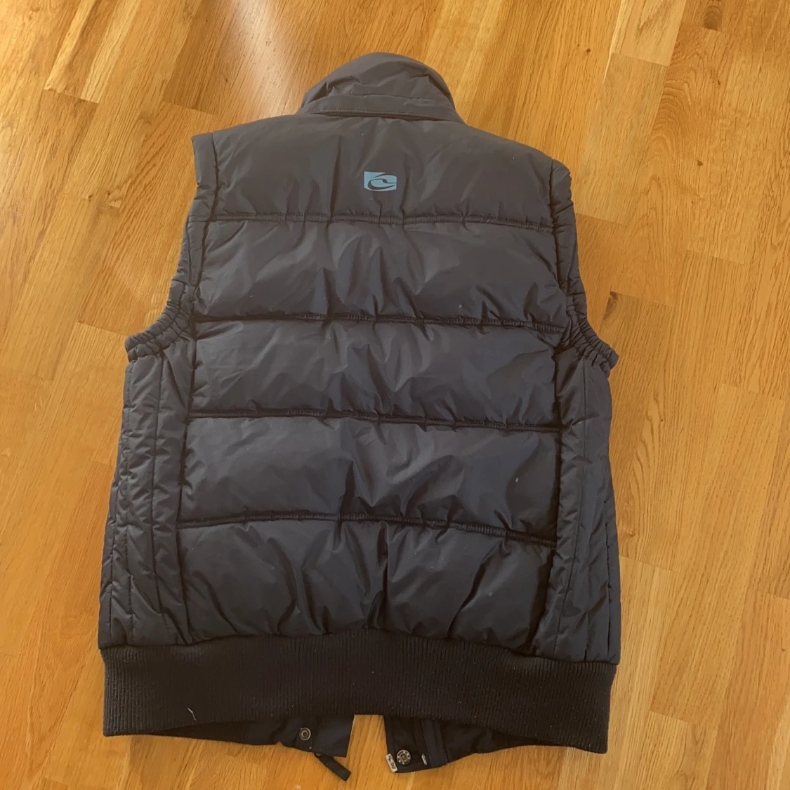 Loap puffar väst    M  - 90