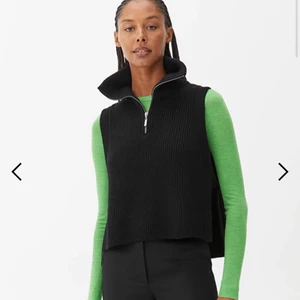 Arket half-zip wool collar - Säljer min fantastiskt fina väst i 100% ull. Finns ute i butik & online för 690:-.