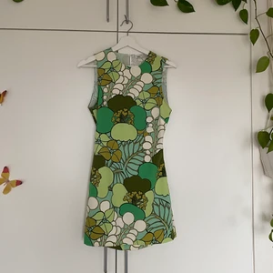 Kort klänning  - Superfin från zara, sparsamt använd. 