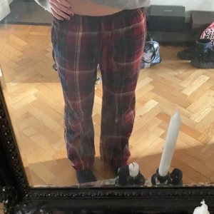 Pyjamasbyxor i flanell - röda juliga mjukisbyxor köpt från uniqlo 