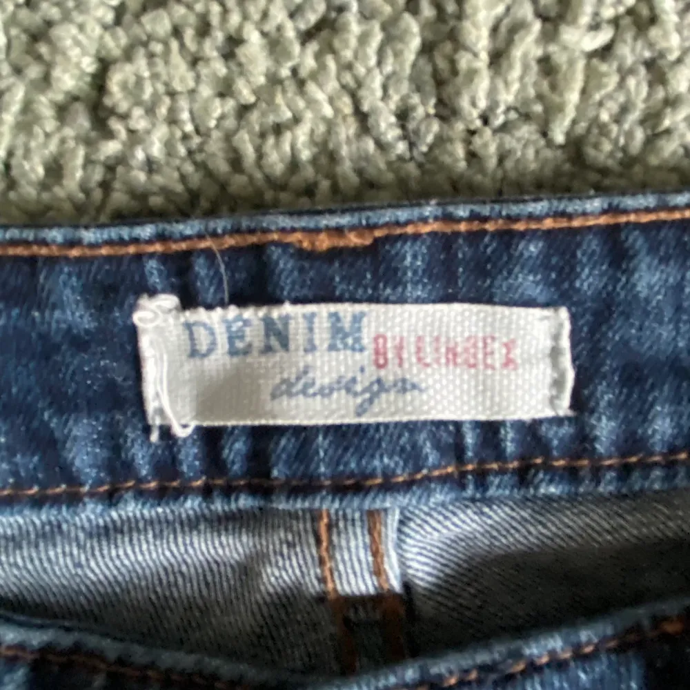 Mörka Lågmidjade jeans, riktigt trendiga. Jeans & Byxor.