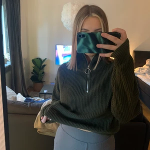 Ribbad tröja - Grön tröja från bikbok. Sparsamt använd. 