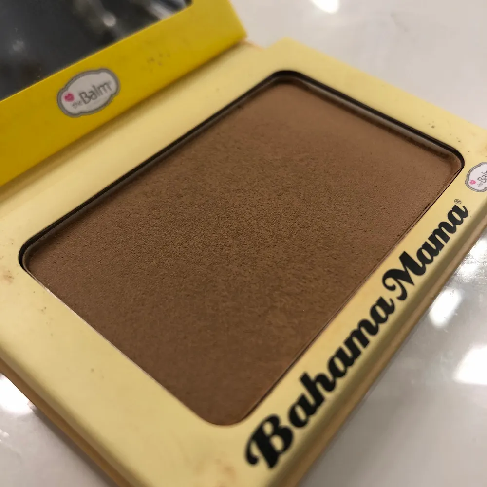 Bronzer från The Balm. Använt 2 gånger, köptes förra veckan, passar tyvärr inte mig. 80kr + frakt💖💖. Övrigt.