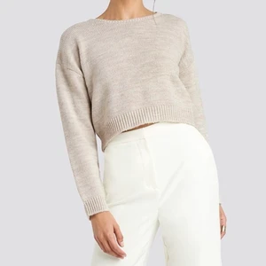 Beige tröja NA-KD  - Beige stickad tröja från NAKD! Använd 1 gång så är i väldigt bra skick!💗 Nypris 299kr! Storlek XS men passar även S.