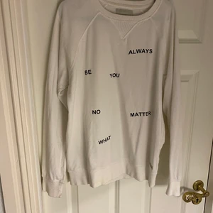 Vit tröja - Vit tröja med tryck, aldrig använd fint skick