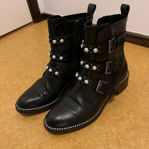 Tamaris stövlar  - Tamaris stövlar i storlek 39. Bra skick!