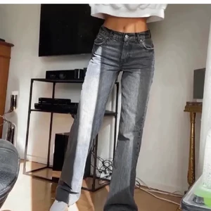 Zara jeans  - Säljer dessa populära jeansen ifrån Zara. Full length och mid rise! Buda från 300kr💓 lånad bild