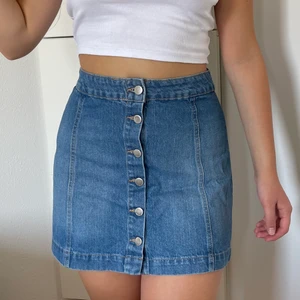 Jeanskjol storlek 36 - Fin sommarkjol som passar till allt😊