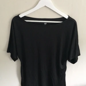 Träningströja  - Träningströja i skönt material, storlek S men är lite stor så skulle säga att den även passar M