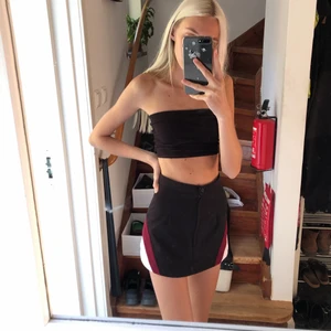 varsity kjol - säljer till rätt pris, äkta varsity kjol i typ xs/xxs! skitsnygg älskar den men använder aldrig