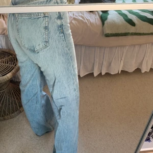 Free people jeans - Skitsnygga jeans från free people som är väldigt långa. Knappt använda. Köpta för ca 1300kr och säljer för 400💕