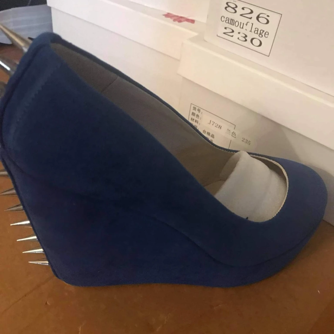 Blåa snygga högklackade