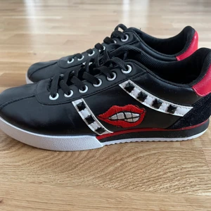 Nya sneakers 38 storlek  - New shoes 38 size