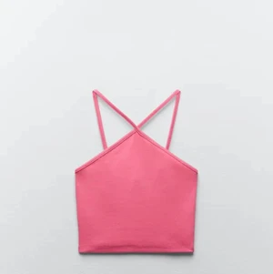 Korsatt rosa linne från zara - Säljer detta trendiga linne från zara. Slutsåld i nästan alla storlekar. Använd 1-2 ggr. Kom privat för fler bilder 💓💓💓