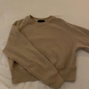 Beige sweatshirt  - Fin beige sweatshirt ifrån monki💕använd ett fåtal gånger